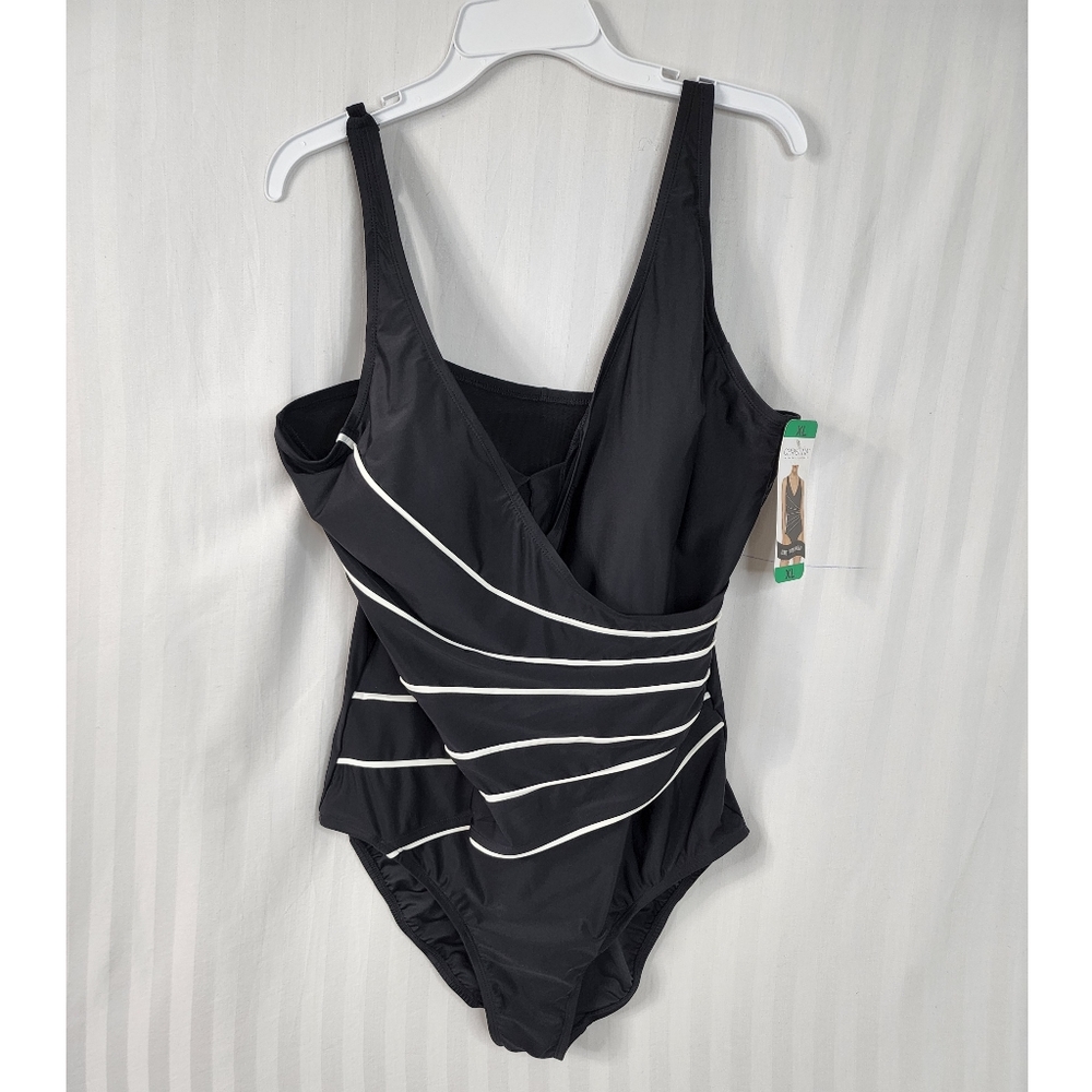 Christina swimwear size XL color Black and White